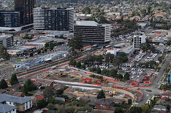 Suburban Rail Loop works at Glen Waverley.