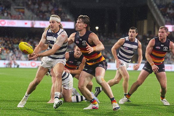 Bailey Smith gets a handball away in front of Daniel Curtin. 