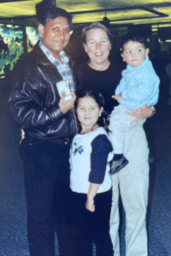 Rego as a child with her parents and brother Daniel.
