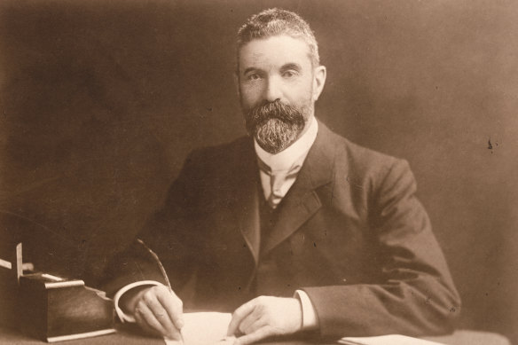 Alfred Deakin: governed with a minority in Parliament.