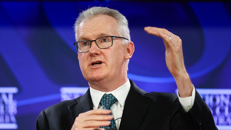Labor cuts refugee intake by a third