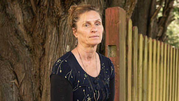 Tracy Dods outside Katoomba Local Court on an earlier hearing date.