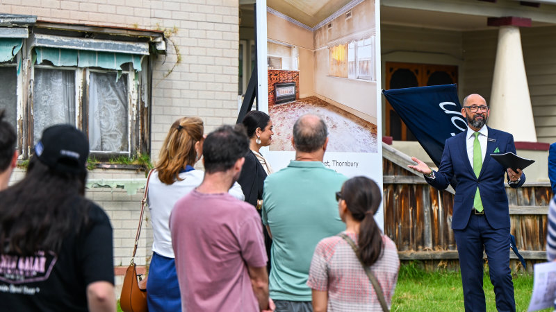 Run-down Thornbury house sells for $940,000 at auction