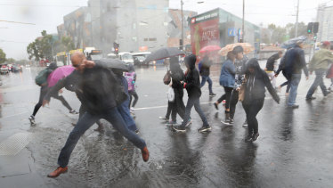 Melbourne Weather After A Balmy Night Rain And Thunder To Hit Commuters