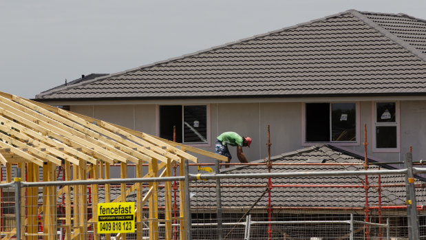 Delinquencies on residential mortgage-backed securities are rising, warns Moody's.