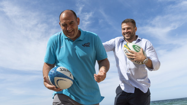 Argentina coach Mario Ledesma and former Wallaby Drew Mitchell at Manly beach on Friday. 