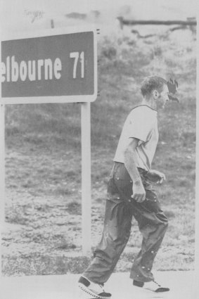 Cliff Young on his way to Melbourne.