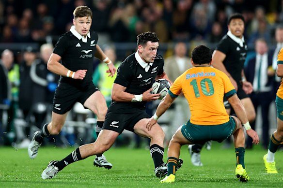 New Zealand continues to dominate in the Bledisloe Cup. Meanwhile, Kiwis are surging to Australia in search of better opportunities.