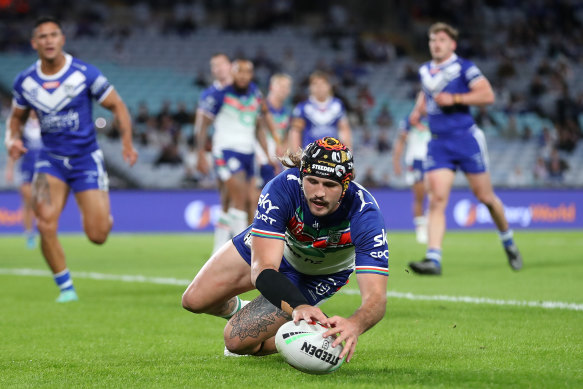 Josh Curran touches down for the Warriors.