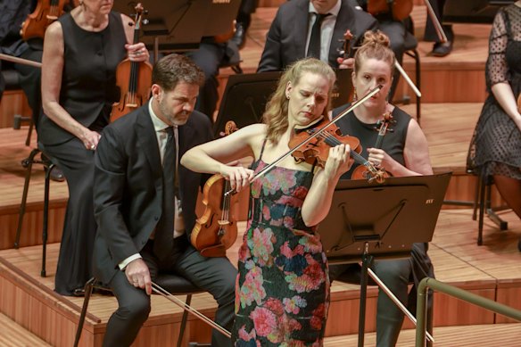 Dutch violinist Simone Lamsma makes a triumphant return.