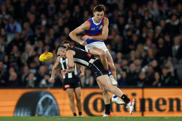 The Western Bulldogs’ Sam Darcy crashes into the back of Collingwood’s Brayden Maynard.