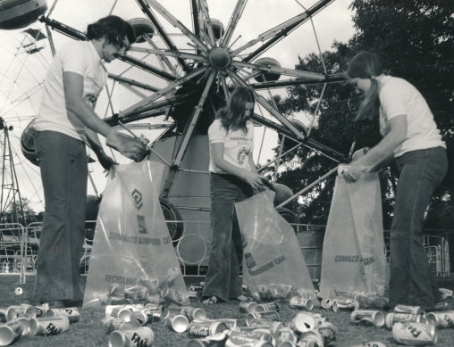 Members of the West Melbourne Baptist Church youth club collect cans at the Moomba Festival in 1975.