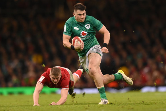 Dan Sheehan makes a break in Cardiff.