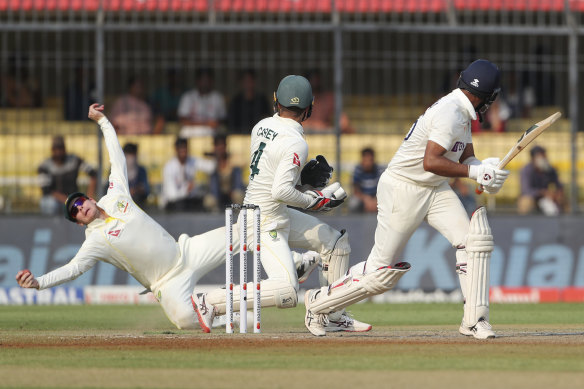 Steve Smith flies to catch Cheteshwar Pujara at leg slip.