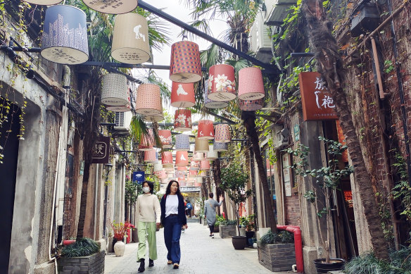 The winding lanes of Tianzifang Shikumen.