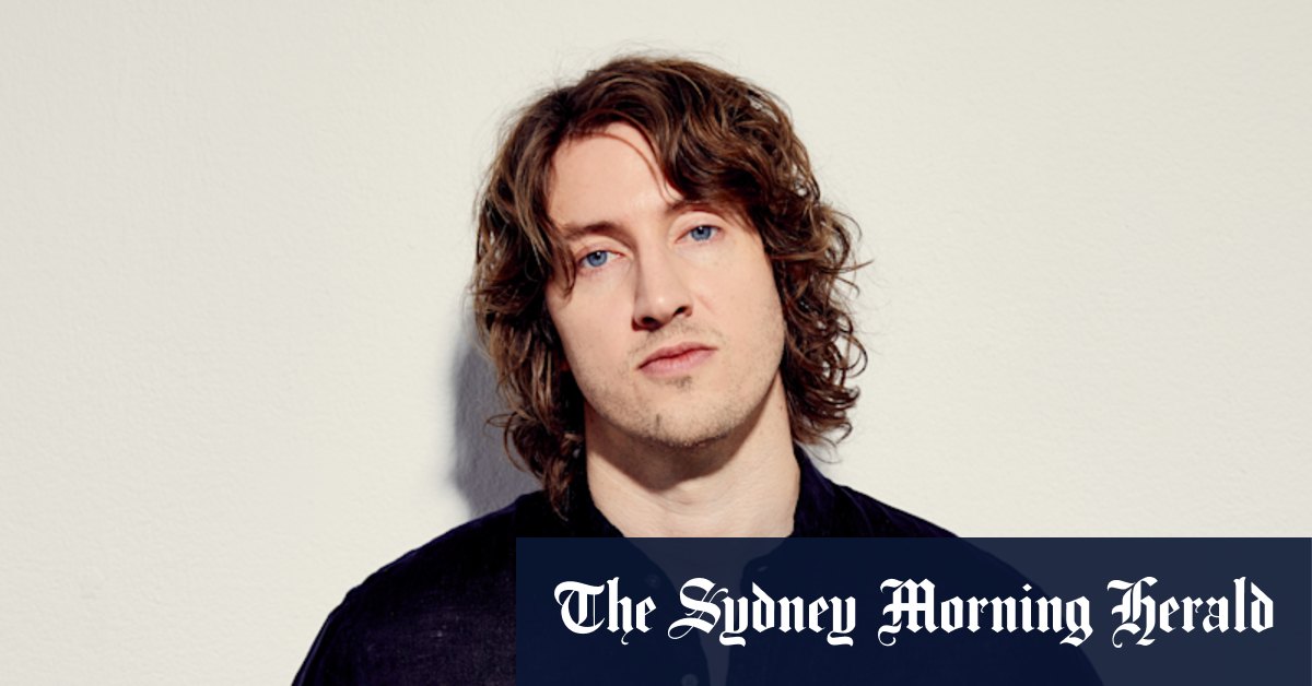 Aussie singer Dean Lewis apologises after fans accuse him of inappropriate behaviour