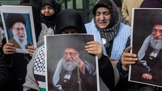 A morte do aiatolá Ali Khamenei, o governante de 86 anos da República Islâmica, desencadeou uma crise de liderança sem precedentes.
