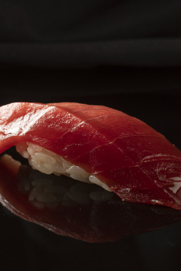 Akami (tuna) nigiri.