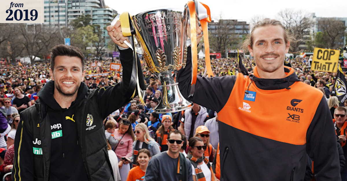 Rival fans line grand final parade route on way to the big, big ground