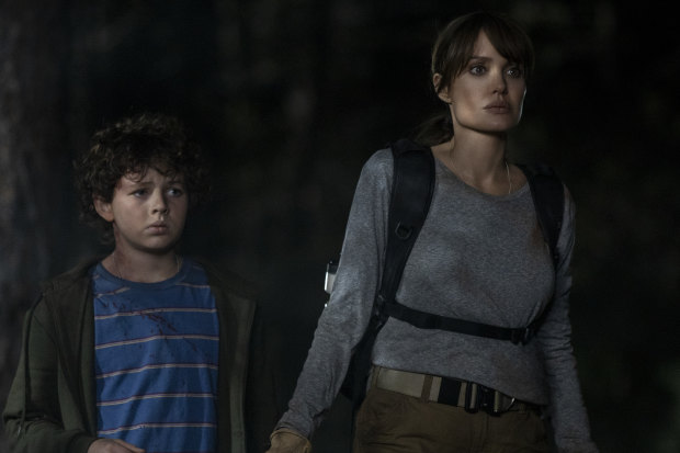 Angelina Jolie and Finn Little in a scene from Those Who Wish Me Dead.