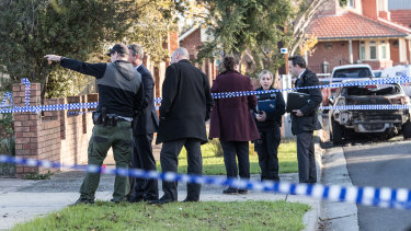 firing gunman confronting detectives