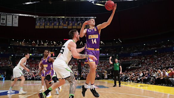The Sydney Kings and the Hawks are moving to Albury for the start of the NBL season.