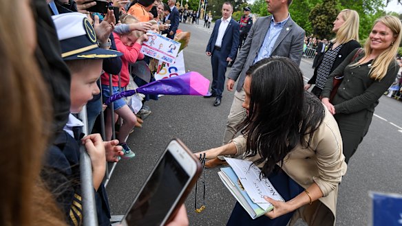 Gavin hands Meghan the pasta necklace.