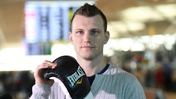 Jeff Horn and Terence Crawford will wear Everlast gloves padded with horse hair, it has been confirmed. 