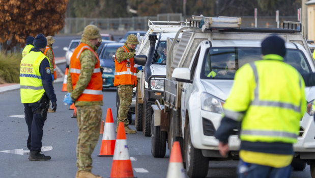 Australian Army soldiers assist police at the NSW-Victoria border control point in Albury.