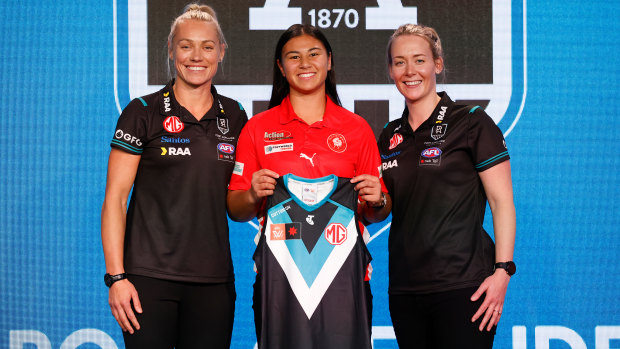 Port Adelaide’s top draft pick Hannah Ewings poses with star recruit Erin Phillips (left) and new coach Lauren Arnell (right).