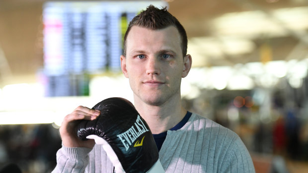Jeff Horn and Terence Crawford will wear Everlast gloves padded with horse hair, it has been confirmed. 
