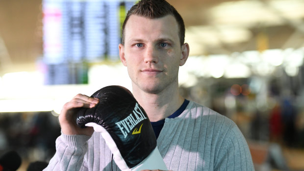 Jeff Horn and Terence Crawford will wear Everlast gloves padded with horse hair, it has been confirmed. 