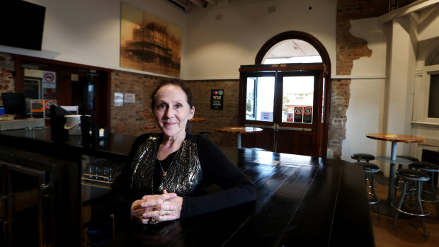 Michelle McCarthy manages the Grand Hotel Kiama, which relies on its budget rooms and its pub to attract guests. She says Airbnb "eats into the tourism dollar".