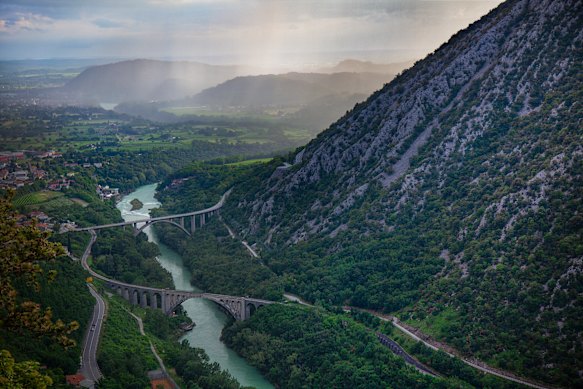 Solkan bridges under Mount Sabotin.