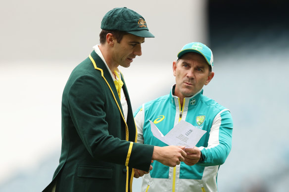 Pat Cummins and Justin Langer before the toss on Boxing Day.