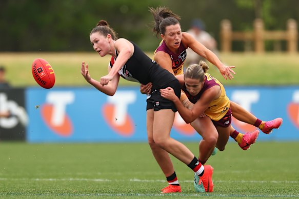 Brisbane’s Claudia Wright keeps a firm grip on St Kilda’s Alana Gee.