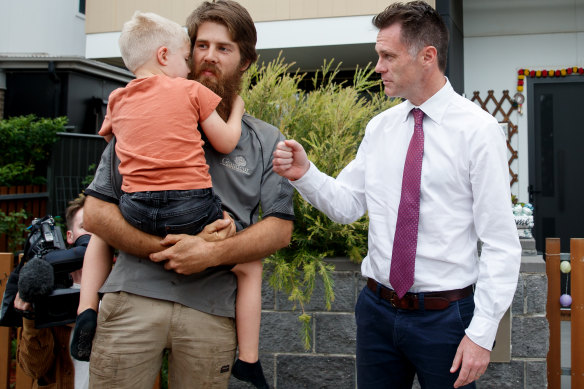 NSW Labor Leader Chris Minns with renter Michael Abbott and his son during a visit to Schofields.