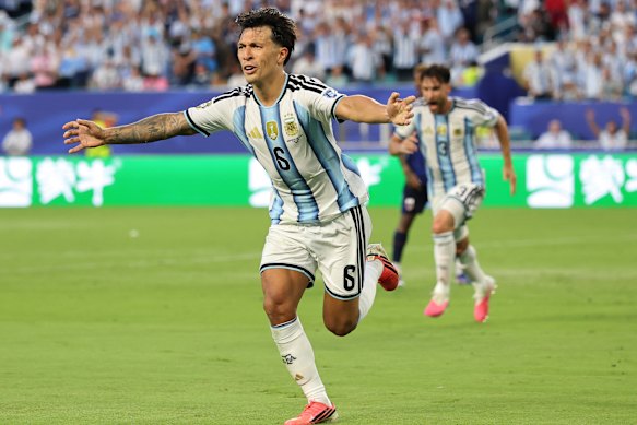 Lizandro Martinez celebrates his goal. 