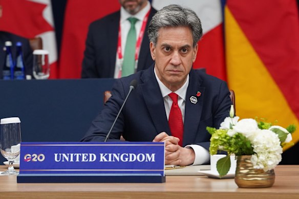 British Foreign Minister Ed Milliband said the Europeans would not participate in a photograph with the Russians.