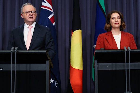 Prime Minister Anthony Albanese and Communications Minister Anika Wells announce the new social media laws on Monday.