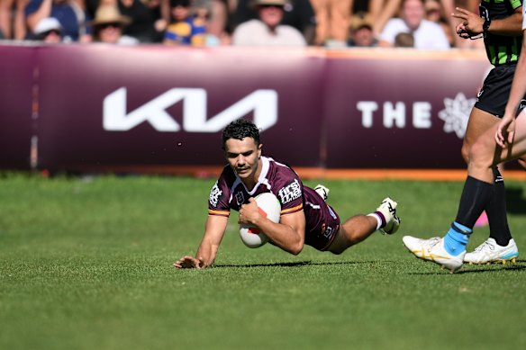 Latrell Siegwalt scores for the Brisbane Broncos in the Preseason Challenge clash with the Gold Coast Titans.