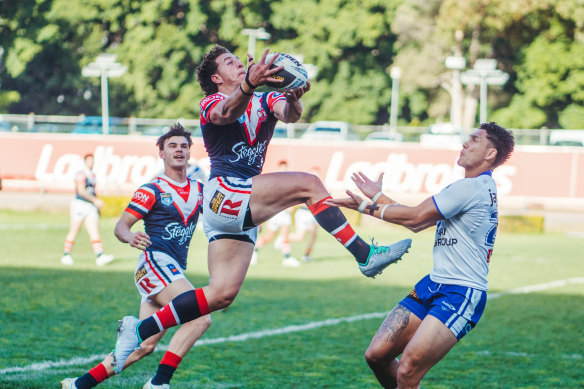 Mark Nawaqanitawase in full flight at Wentworth Park.