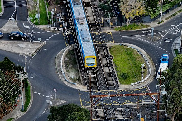 The Wickham Road level crossing, which stops traffic through a roundabout. 