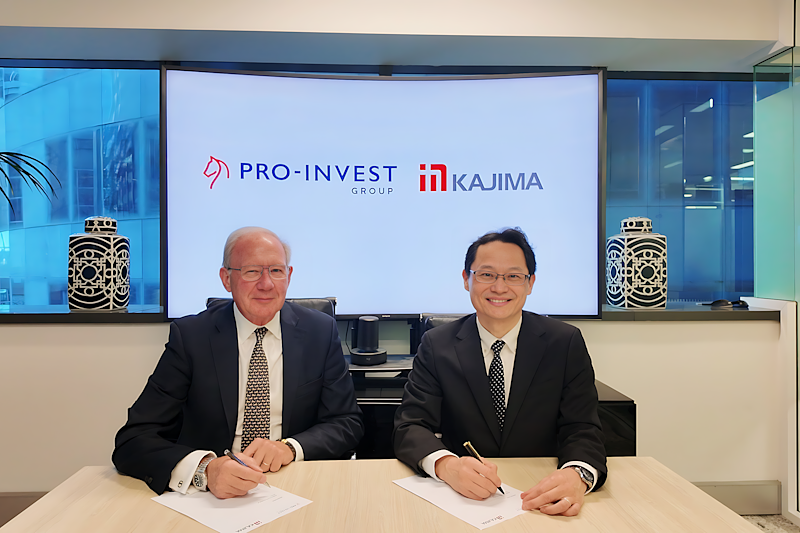 It’s a deal: Pro-invest chairman Ronald Barott, left, with Kajima Australia managing director Tatsuru Isano.