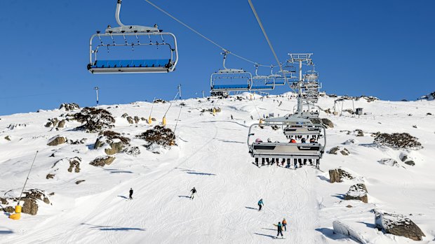 The new lift replaces two old ones, reducing the number of lift towers on Mount Perisher from 27 to 10.