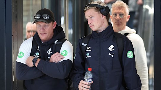 Carlton coach Michael Voss and player Flynn Young at Melbourne Airport on Friday.