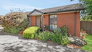 The two-bedroom unit in a complex of four at 4/21-23 Braid Hill Road in north-eastern Melbourne’s Macleod sold at auction for $750,500.