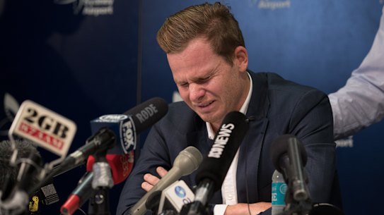 'I am sorry': Steve Smith arrives in Sydney after ball-tampering scandal