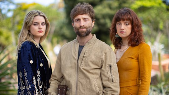 Songs From the Canyon: Ivy, left, and Mabel Windred-Wornes, with Husky Gawenda at The Royal Botanic Gardens.