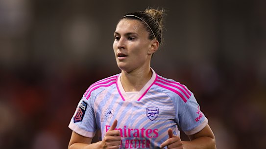 Steph Catley in Arsenal kit.